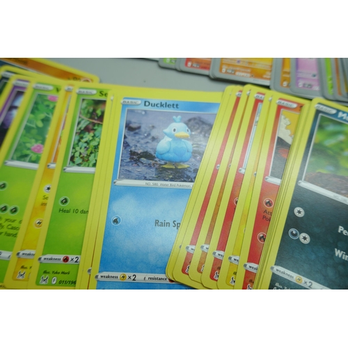 2143 - A collection of approximately 600 Pokemon cards