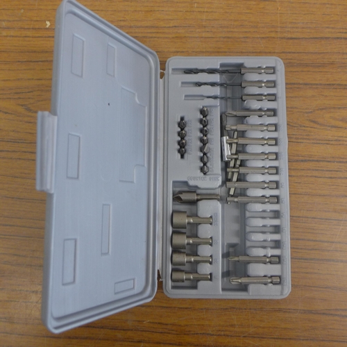 5009 - A Bosch CSB 550RF, 240V hammer drill and 2 drill bit sets