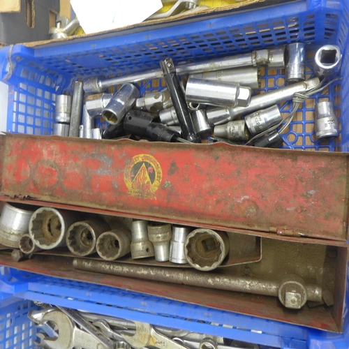 5023 - 4 trays of assorted tools including spanners and sockets/ratchets