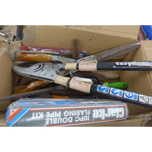 5028 - A large quantity of assorted tools including wood saws, planes, drills, loppers, flaring pipe kit, e... 