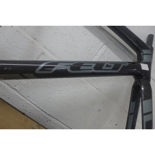 5073 - A Felt Three Z-series VHC Performance carbon dropout bike frame and forks