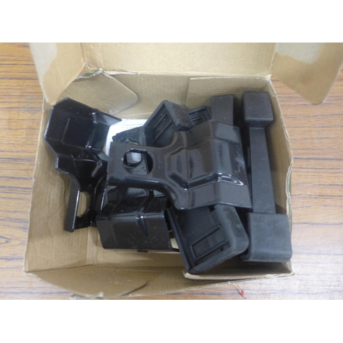 5089 - Two sets of Exodus roof bar fixing kits (C571 and C591) and four assorted sets of Halfords non-rail ... 