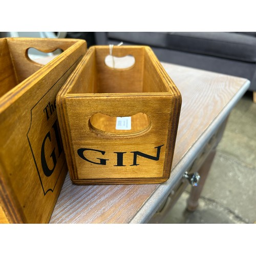 3042 - A set of 5 waxed gin graduated boxes