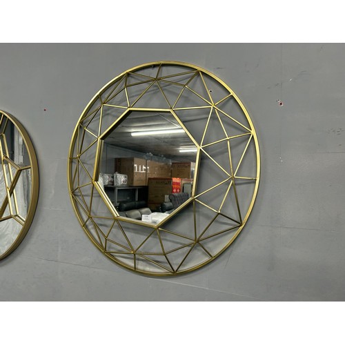 3048 - A gold effect circular mirror
