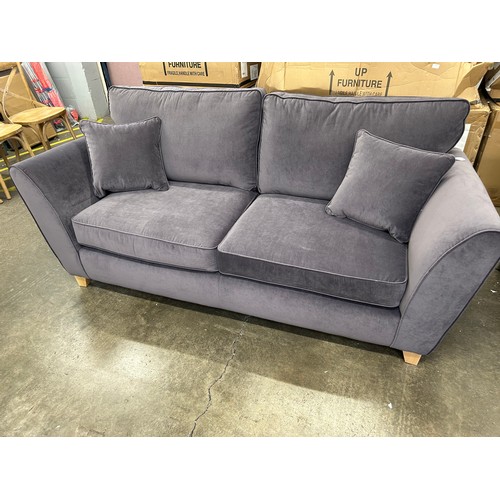 Lot 3052      