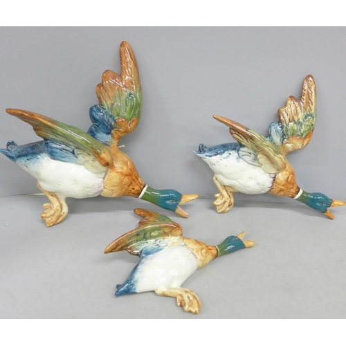 Lot 2042      