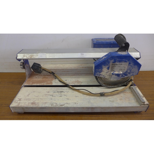 Lot 5041      