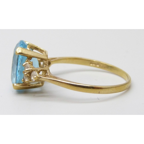 7005 - A 9ct yellow gold ring set with a topaz and clear stones, 3.3g, U