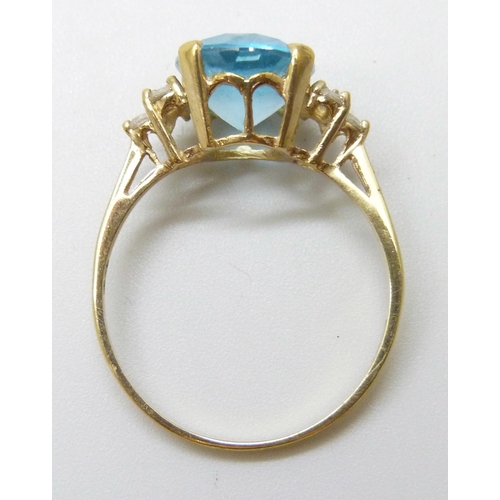 7005 - A 9ct yellow gold ring set with a topaz and clear stones, 3.3g, U