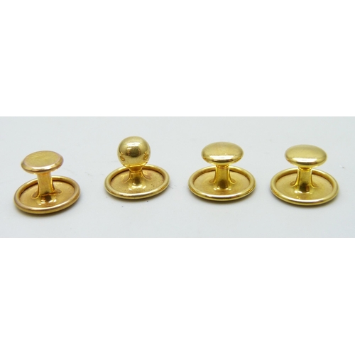 7020 - A cased set of 9ct gold shirt studs, 2.6g