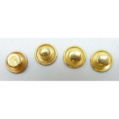 7020 - A cased set of 9ct gold shirt studs, 2.6g