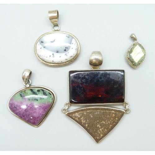 Lot 7038      