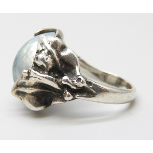 7047 - A Scandinavian style brutalist silver ring, 9.7g, O