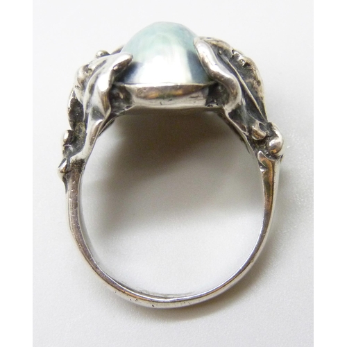 7047 - A Scandinavian style brutalist silver ring, 9.7g, O