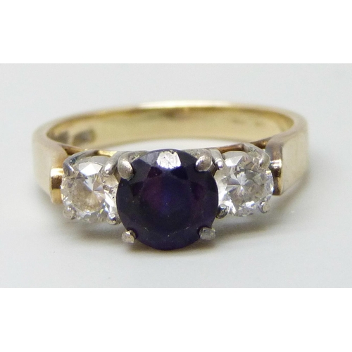 7055 - A 14ct yellow gold trilogy ring set with a purple and clear stones, 3g, L