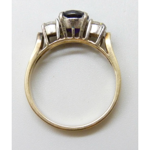 7055 - A 14ct yellow gold trilogy ring set with a purple and clear stones, 3g, L