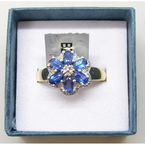 7058 - A silver gilt, tanzanite and diamond cluster ring, S