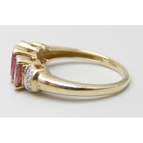 7060 - A 9ct yellow gold pink tourmaline and diamond ring, 3g, Q
