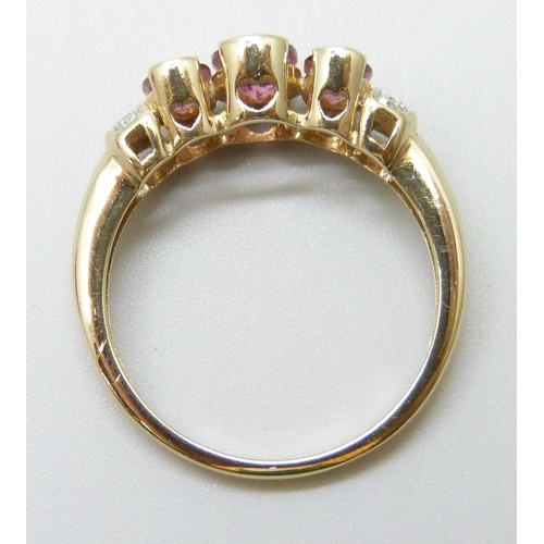 7060 - A 9ct yellow gold pink tourmaline and diamond ring, 3g, Q