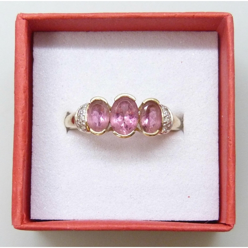 7060 - A 9ct yellow gold pink tourmaline and diamond ring, 3g, Q