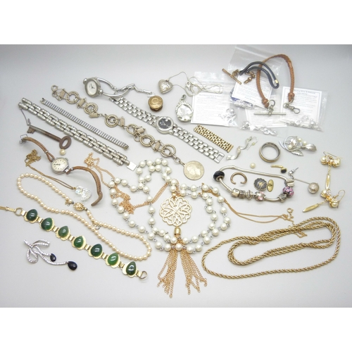 7082 - Assorted costume jewellery including silver