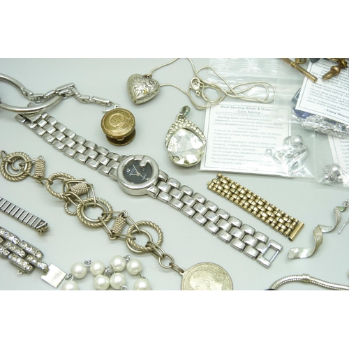 7082 - Assorted costume jewellery including silver