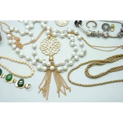 7082 - Assorted costume jewellery including silver