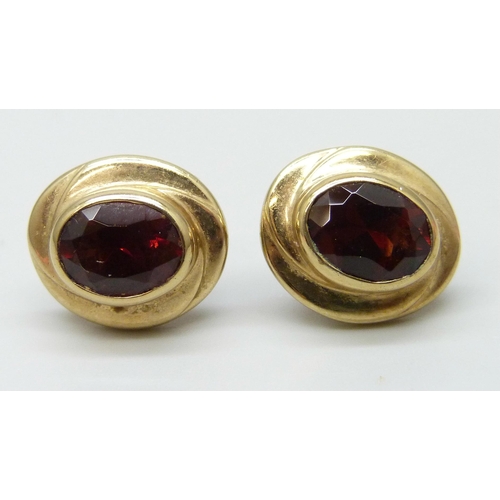 7084 - A pair of 9ct yellow gold garnet set earrings, boxed, 4.1g