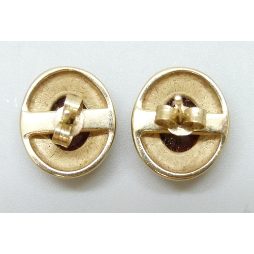 7084 - A pair of 9ct yellow gold garnet set earrings, boxed, 4.1g