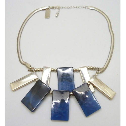 7088 - A Ben de Lisi designer necklace
