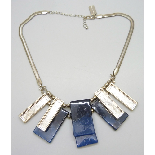 7088 - A Ben de Lisi designer necklace