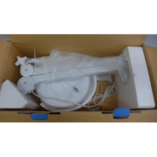 5022 - A 22W fluorescent circular magnification lamp,