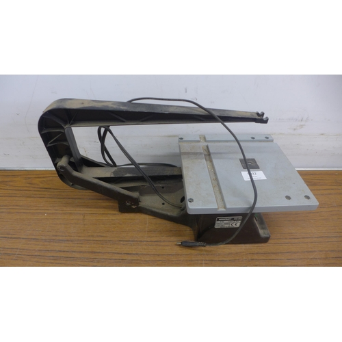 5032 - An Assortment of miscellaneous items including a Spray Craft airbrush compressor, a mini-craft MB850... 
