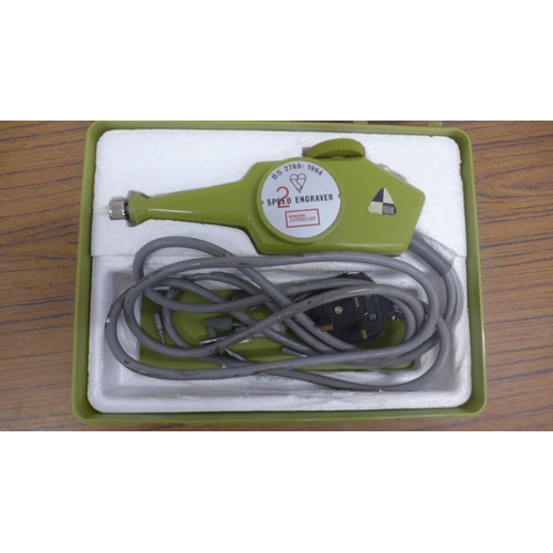 5040 - 3 power tools including a 240V 2 speed engraver, a Performance Pro NLE260DS 240V detail sander and a... 