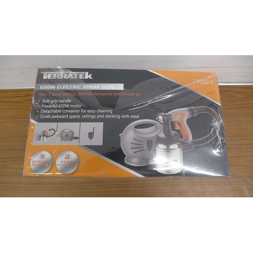 5040 - 3 power tools including a 240V 2 speed engraver, a Performance Pro NLE260DS 240V detail sander and a... 
