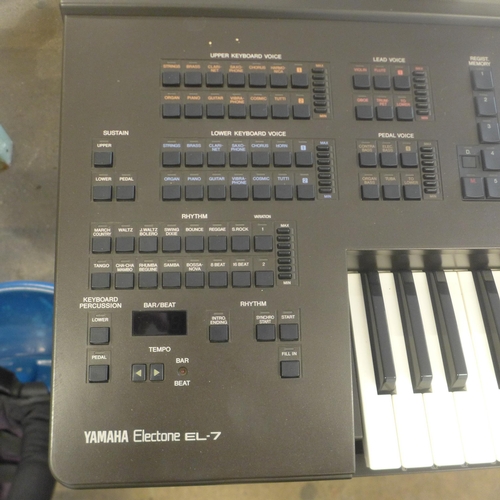 5107 - A Yamaha Electone EL-7 keyboard