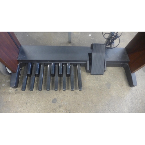 5107 - A Yamaha Electone EL-7 keyboard