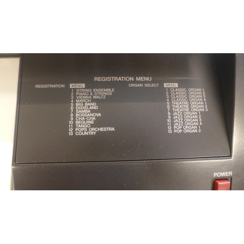 5107 - A Yamaha Electone EL-7 keyboard