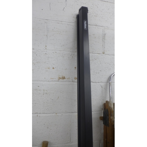 5169 - A VonHaus large white projector screen