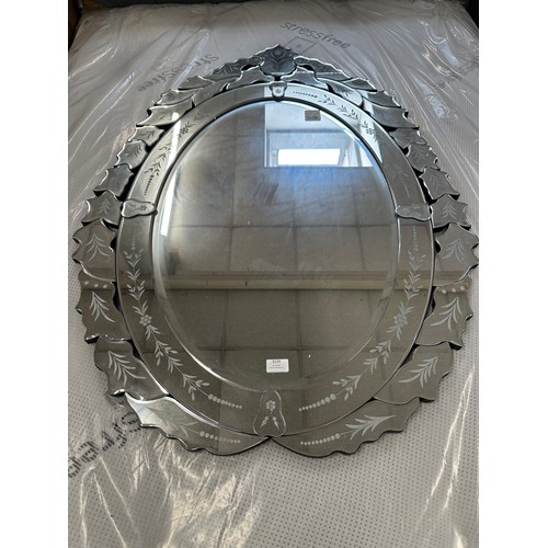 3019 - A Venetian style floral patterned oval mirror