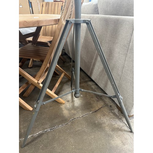 3043 - A tripod mirrored standard lamp