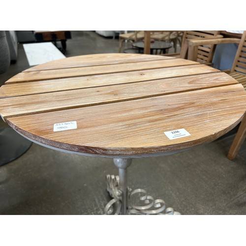3052 - A circular wood and metal table