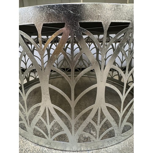 3073 - A silver leaf mirrored nest of 2 tables