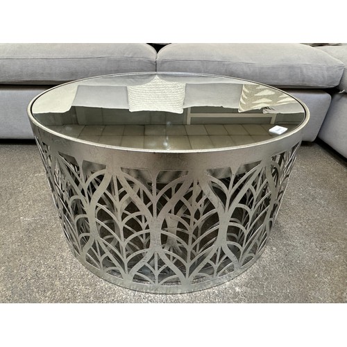3073 - A silver leaf mirrored nest of 2 tables