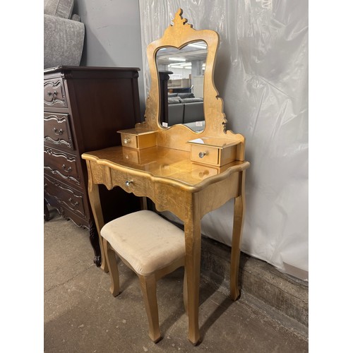 3104 - A gold leaf effect dressing table and stool