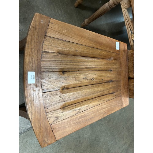 3180 - A rustic tree trunk chair