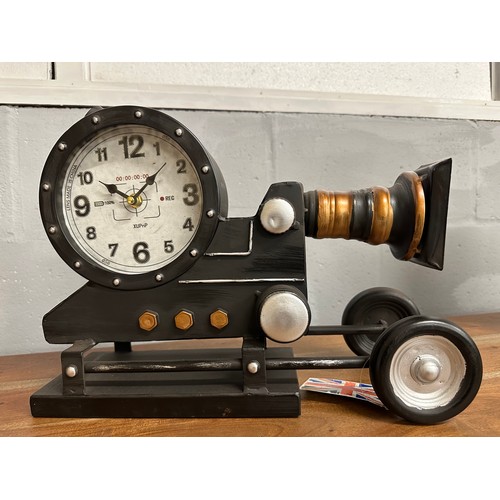3185 - A cinema reel clock