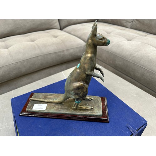 3195 - A bronze effect kangaroo statue