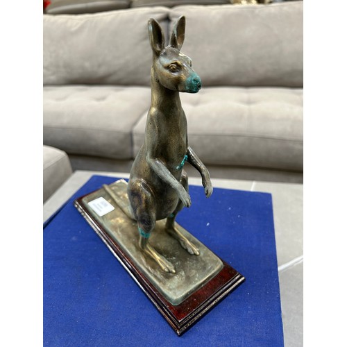 3195 - A bronze effect kangaroo statue