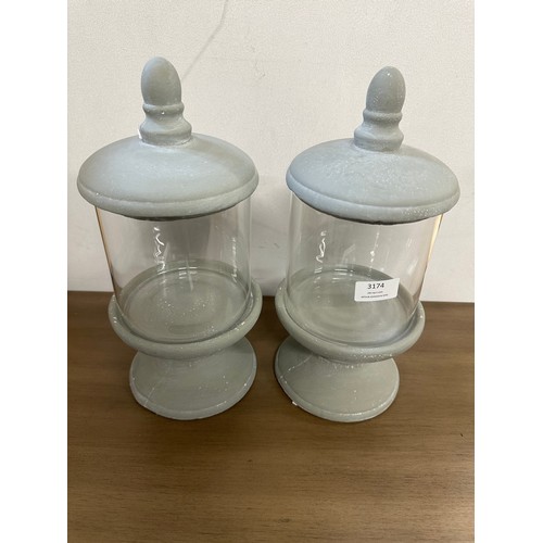 3197 - A pair of 17cm grey cement pots